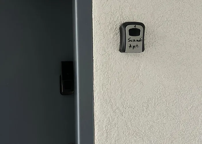 Bllok Scandi 1 Self-check-in *